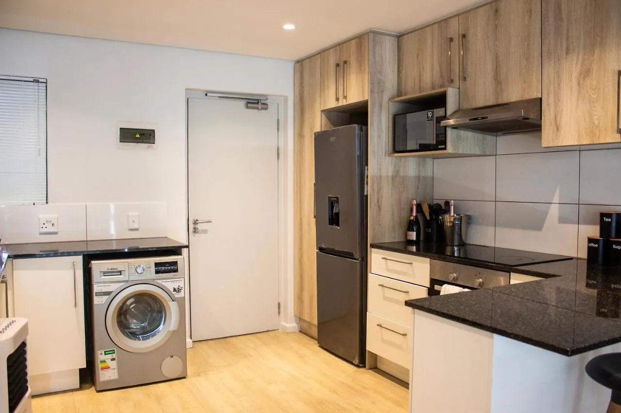 Chic, Central, Family & Group Stay - Stylish 2 Ensuite Bedroom Apartment With Spacious Balcony Cape Town South Africa