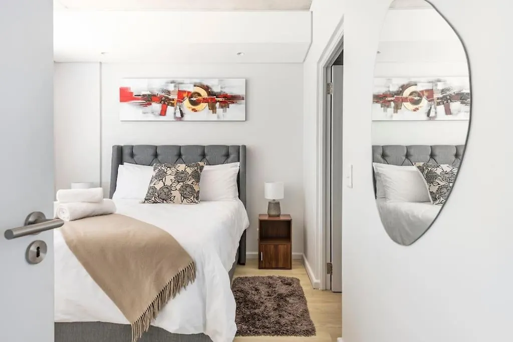Chic, Central, Family & Group Stay - Stylish 2 Ensuite Bedroom Apartment With Spacious Balcony Cape Town