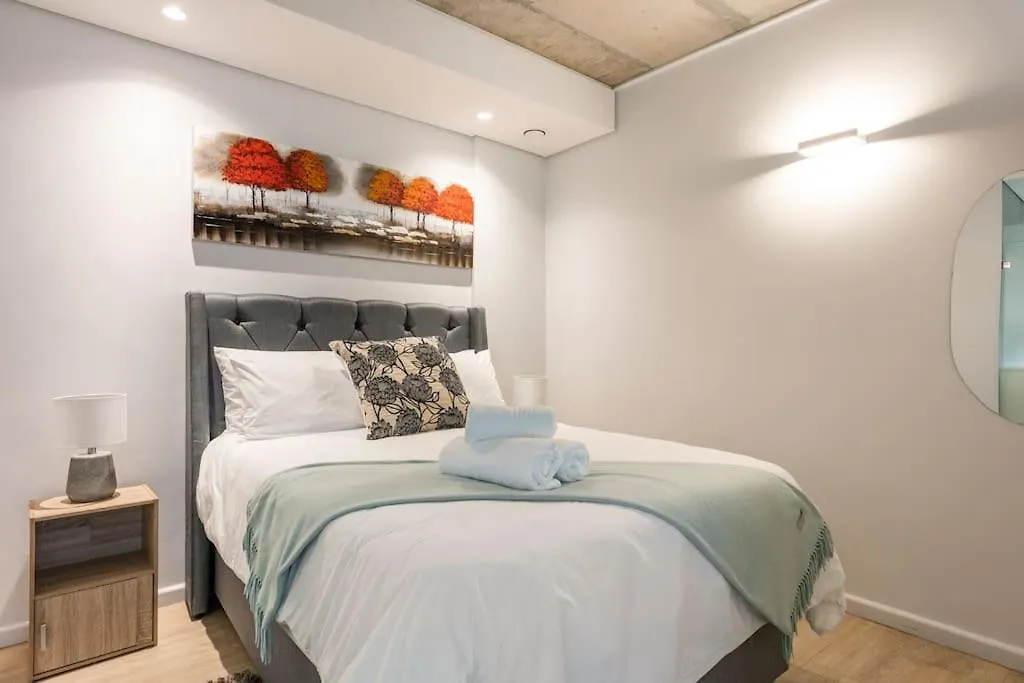 Chic, Central, Family & Group Stay - Stylish 2 Ensuite Bedroom Apartment With Spacious Balcony Cape Town South Africa