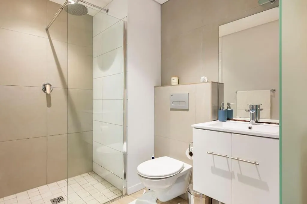 Chic, Central, Family & Group Stay - Stylish 2 Ensuite Bedroom Apartment With Spacious Balcony Cape Town