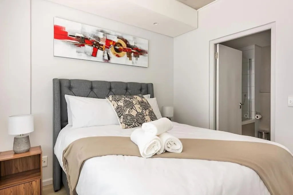 Chic, Central, Family & Group Stay - Stylish 2 Ensuite Bedroom Apartment With Spacious Balcony Cape Town 0*,