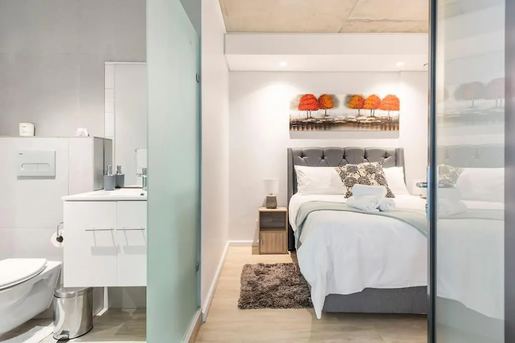 Chic, Central, Family & Group Stay - Stylish 2 Ensuite Bedroom Apartment With Spacious Balcony Cape Town South Africa