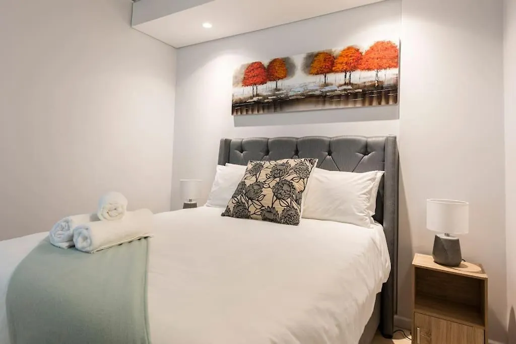 Chic, Central, Family & Group Stay - Stylish 2 Ensuite Bedroom Apartment With Spacious Balcony Cape Town