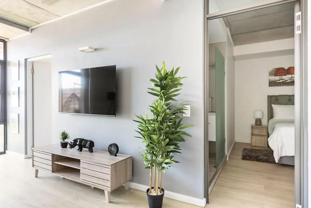 Chic, Central, Family & Group Stay - Stylish 2 Ensuite Bedroom Apartment With Spacious Balcony Cape Town