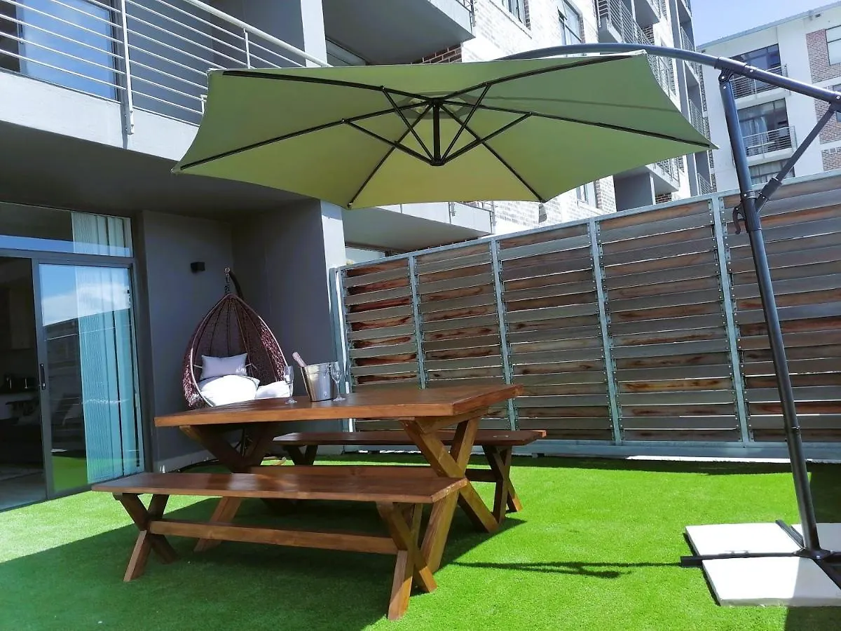 Chic, Central, Family & Group Stay - Stylish 2 Ensuite Bedroom Apartment With Spacious Balcony Cape Town