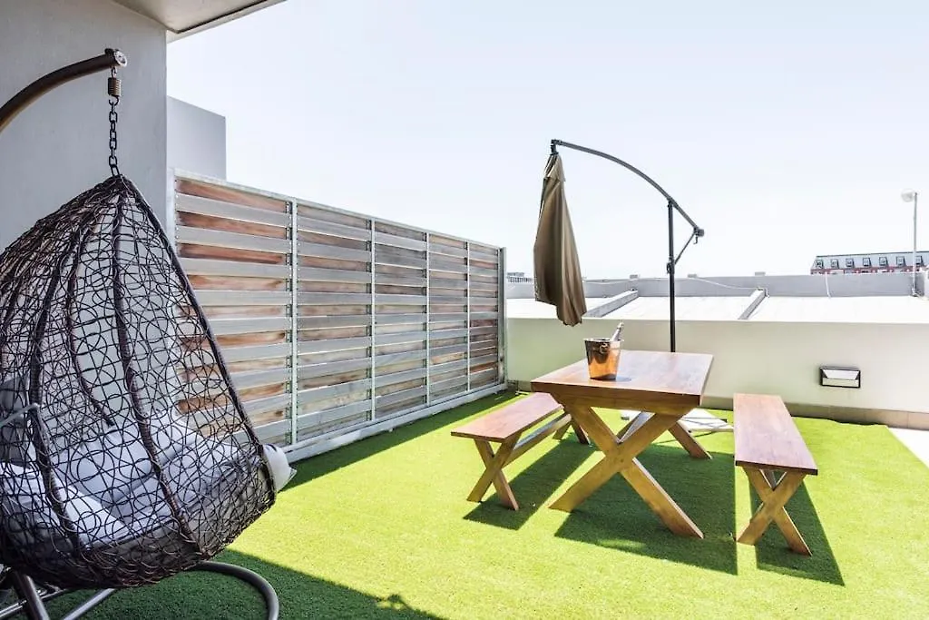 Chic, Central, Family & Group Stay - Stylish 2 Ensuite Bedroom Apartment With Spacious Balcony Cape Town