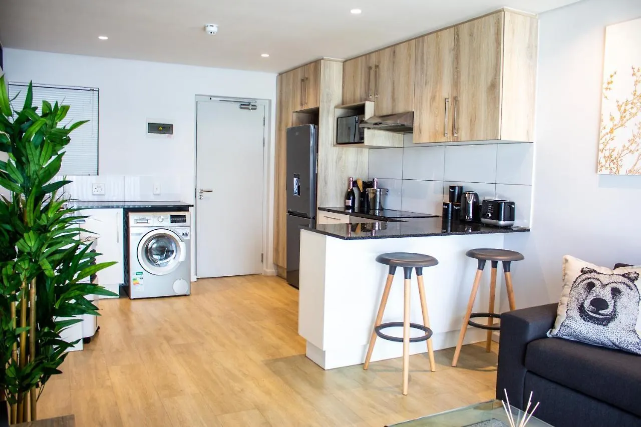 Chic, Central, Family & Group Stay - Stylish 2 Ensuite Bedroom Apartment With Spacious Balcony Kapstadt Südafrika