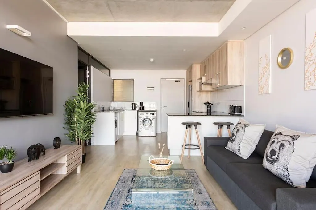 Chic, Central, Family & Group Stay - Stylish 2 Ensuite Bedroom Apartment With Spacious Balcony Kapstadt
