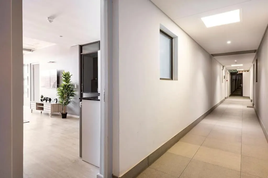 Chic, Central, Family & Group Stay - Stylish 2 Ensuite Bedroom Apartment With Spacious Balcony Kapstadt