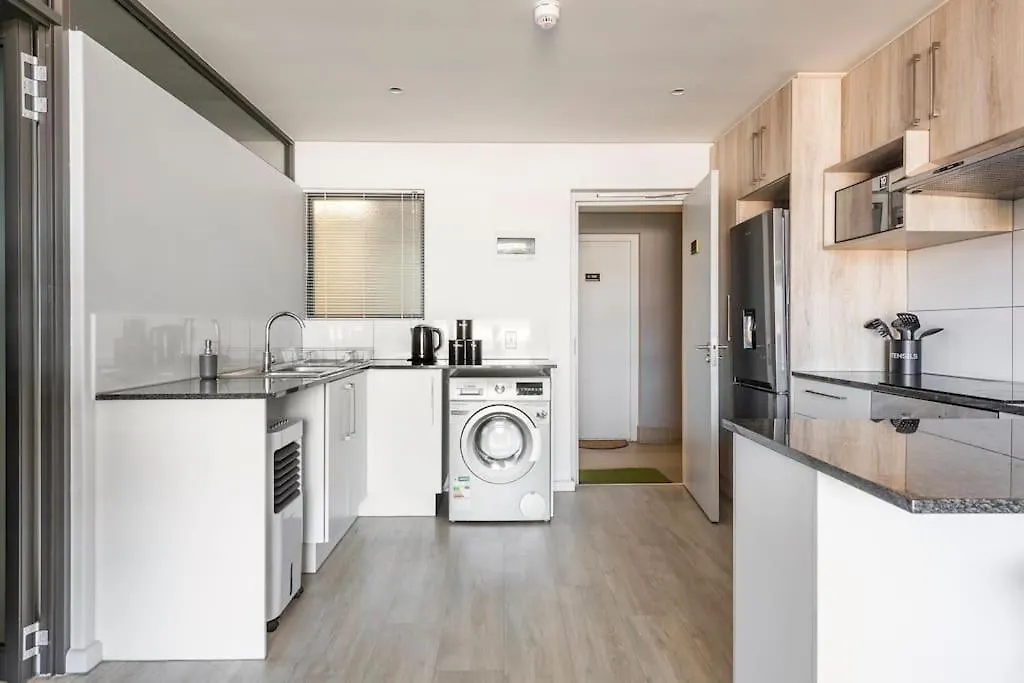 Chic, Central, Family & Group Stay - Stylish 2 Ensuite Bedroom Apartment With Spacious Balcony Kapstadt